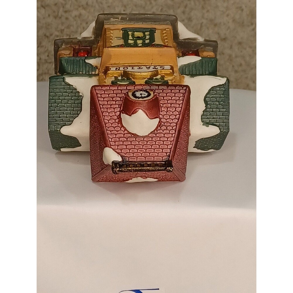 Vintage Christmas Village Station House Ceramic Light Up Train Depot Putz MCM - Picture 6 of 8